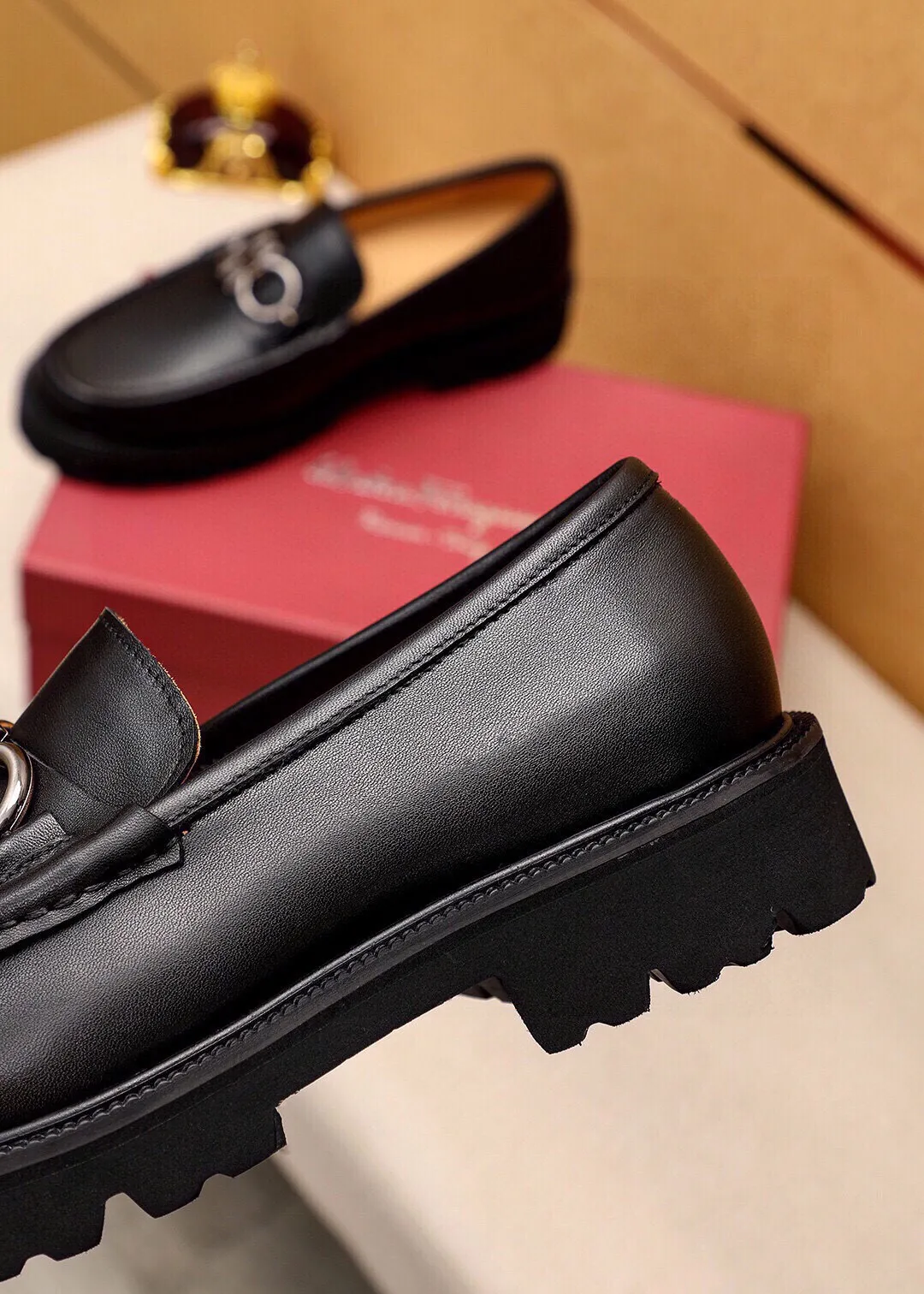 Men's shoes 💰580 💐 Product trademark: Ferragamo "Ferragamo" casual leather shoes Regular size: 38-44 (45.46🉑️customized) Product materials: Selected imported first-layer calfskin upper + luxury hardware buckle, imported water-dyed cowhide leather lining. Strong three-dimensional visual effect, original outsole color: 4⃣️seed leather materials available